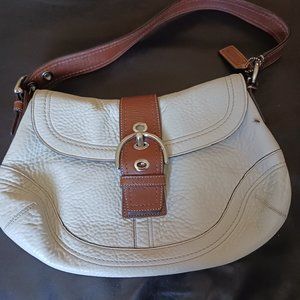Coach creme pebble hobo bag with brown clasp